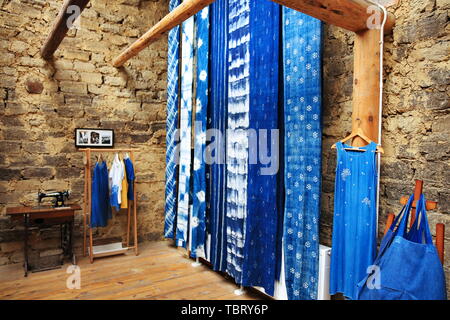 Il colorante blu di Mingyue Village, Chengdu, possono sperimentare la tecnica che è stato fatto passare per un lungo periodo di tempo. Foto Stock