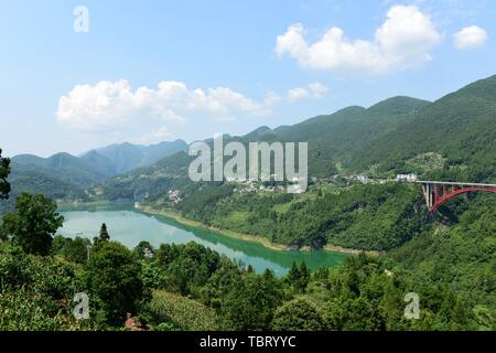 Scenario del ponte Nanlido in Enshizhou, provincia di Hubei Foto Stock