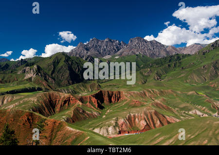 Il paesaggio naturale di montagna Zhuoer Nel Qinghai Foto Stock