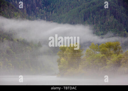 Nuvole di fumo del Palon Fiume Zangbo Foto Stock