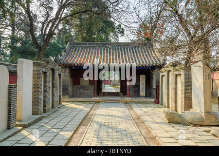 Foresta di stele in Ramadan Gate di Mencius, Mencius tempio, Zoucheng Città, Provincia di Shandong Foto Stock