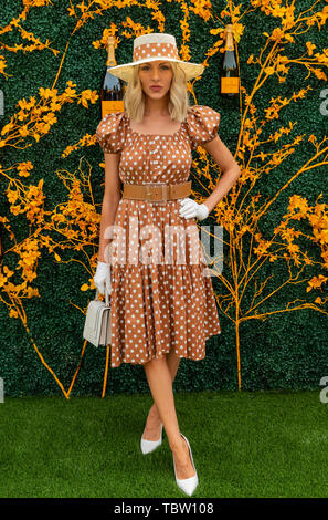 Shea Marie indossando abiti da Caroline Constas assiste 12th Annual Veuve Clicquot Polo Classic a Liberty State Park (foto di Lev Radin / Pacific Stampa) Foto Stock