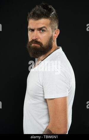 Uomo bello hipster elegante barba e baffi. Styling e rifinire barba care. La bellezza e la mascolinità. Barbuto fiducioso hipster. Barba moda e barbiere concetto. Barbiere suggerimenti mantenere la barba. Foto Stock