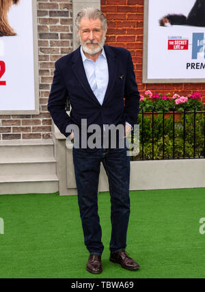 Los Angeles, CA - Giugno 02, 2019: Harrison Ford partecipa alla premiere di Universal Pictures' 'La vita segreta di animali domestici 2' tenuto al Regency Village Theatre Foto Stock