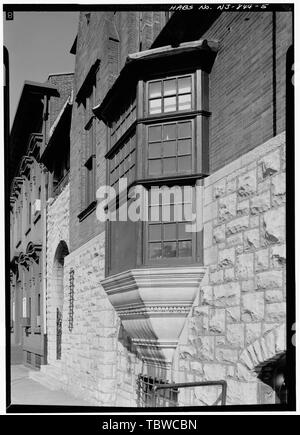 ELEVAZIONE PRINCIPALE, DETTAGLIO CON FINESTRA ORIEL Dr. H. Genet Taylor House and Offices, 305 Cooper Street, Camden, Camden County, NJ Foto Stock