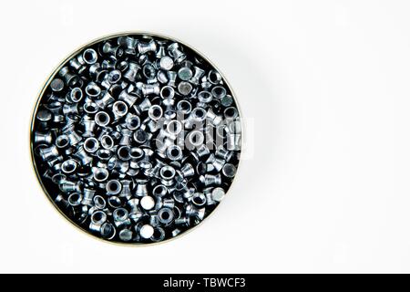 Scatola piena di 500 pezzi calibrato di pellets per pistole ad aria in 4,5 mm - 0.177 caliber Foto Stock