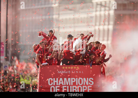 2 giugno 2019 , Liverpool, in Inghilterra; la UEFA Champions League, Liverpool FC Champions League vincitori celebrazioni e bus aperti parade ; credito: Terry Donnelly/news immagini Foto Stock