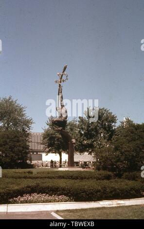 Donald De Lue bronzo del "Rocket Thrower' scultura, 1964 alla fiera mondiale di New York, Flushing Meadows Park, Queens, a New York, giugno 1964. () Foto Stock