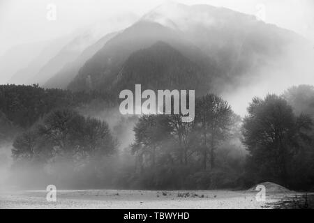 Nuvole di fumo del Palon Fiume Zangbo Foto Stock