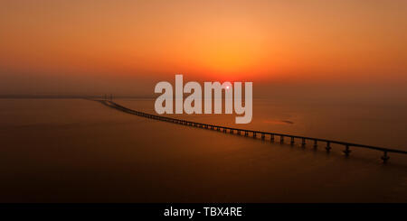 Ponte Cross-Sea a Shanghai - Shanghai Yangtze River Bridge Foto Stock