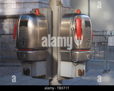 Milano, Italia - 31 Maggio 2019: closeup foto di Telecom Italia telefono pubblico a Milano Foto Stock