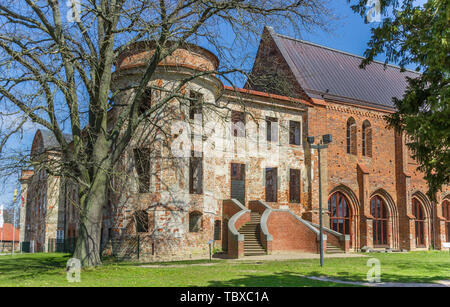 Torre angolare e le scale del monastero in Dargun, Germania Foto Stock