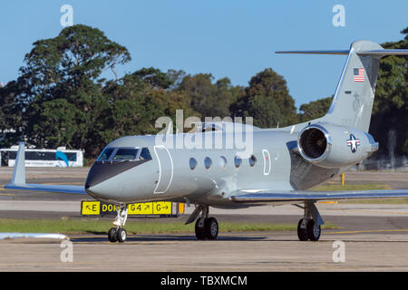 Corpo della Marina degli Stati Uniti (USMC) C-20G 165153 in rullaggio a Aeroporto di Sydney. Foto Stock