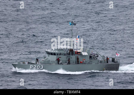 Imbarcazione di pattuglia Savea VOEA (P203) della Difesa Tongan servizi in partenza il Porto di Sydney. Foto Stock