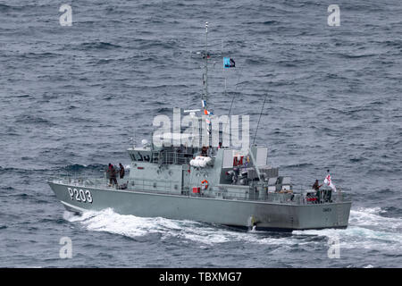 Imbarcazione di pattuglia Savea VOEA (P203) della Difesa Tongan servizi in partenza il Porto di Sydney. Foto Stock