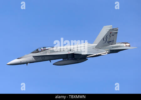 Royal Australian Air Force (RAAF) McDonnell Douglas F/A-18A Hornet multirole fighter aircraft un21-48. Foto Stock