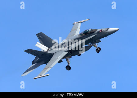 Royal Australian Air Force (RAAF) McDonnell Douglas F/A-18A Hornet multirole fighter aircraft un21-48. Foto Stock