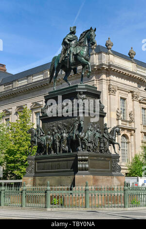 Il pilota della monumento Friedrich il tallness, sotto i tigli, medio, Berlino, Germania, Reiterdenkmal Friedrich Der Große, Unter den Linden, Mitte, De Foto Stock