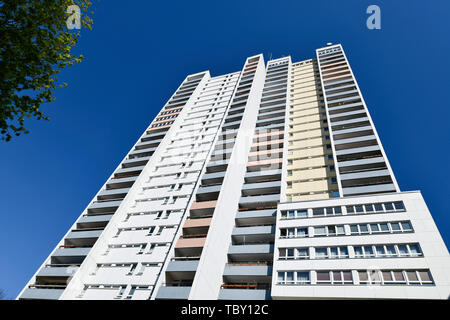 Blocco a torre, ideale del Fritz Erler avenue 120, Gropiusstadt, Neukölln, Berlino, Germania, Wohnhochhaus ideale, Fritz-Erler-Allee 120, Deutschland Foto Stock