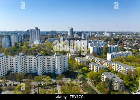 Alta sorge, Fritz Erler dell avenue, Gropiusstadt, Neukölln, Berlino, Germania, Hochhäuser, Fritz-Erler-Allee, Deutschland Foto Stock