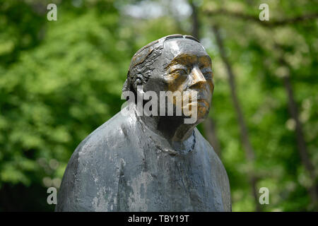 Monumento Kate Kollwitz, luogo Kollwitz, Prenzlauer montagna, Pankow, Berlino, Germania, Denkmal Kate Kollwitz, Kollwitzplatz, Prenzlauer Berg, Deutschl Foto Stock