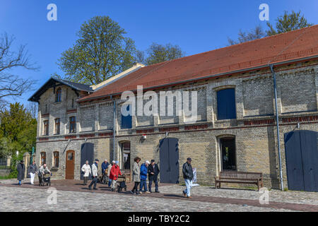 Stalla, Manor, Britzer castello, Alt-Britz, Neukölln, Berlino, Germania, Kuhstall, Gutshof, Britzer Schloß, Deutschland Foto Stock