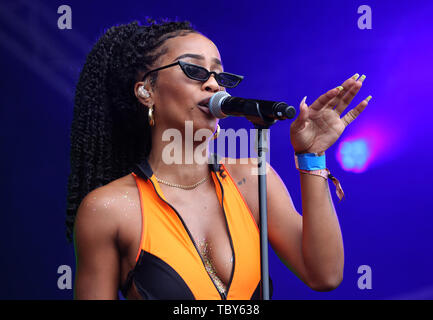 Londra, Regno Unito. 02Giugno, 2019. IAMDDB (Diana DeBrito) esegue sul palco di Lloyd Park per le estremità Festival 2019 a Londra. Credito: SOPA Immagini limitata/Alamy Live News Foto Stock