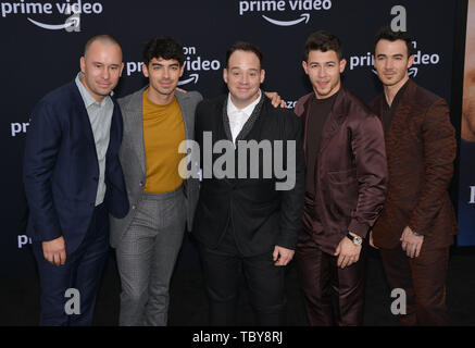 Los Angeles, Stati Uniti d'America. 04 Giugno, 2019. John Taylor, Kevin Jonas Joe Jonas, Nick Jonas, Phil mcintyre 122 arriva alla premiere di perfezione del Amazon Video a caccia di felicità al Regency Bruin Theatre su Giugno 03, 2019 a Los Angeles, California. Credito: Tsuni/USA/Alamy Live News Foto Stock