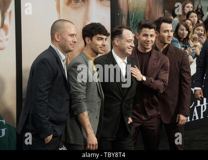 Los Angeles, Stati Uniti d'America. 04 Giugno, 2019. John Taylor, Kevin Jonas Joe Jonas, Nick Jonas, Phil mcintyre arriva alla premiere di perfezione del Amazon Video a caccia di felicità al Regency Bruin Theatre su Giugno 03, 2019 a Los Angeles, California. Credito: Tsuni/USA/Alamy Live News Foto Stock