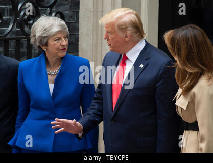 Londra, Inghilterra - 04 giugno 2019: Primo Ministro britannico Theresa Maggio, il presidente statunitense Donald Trump e la First Lady Melania Trump al 10 di Downing Street per un incontro il secondo giorno di U.S. Il presidente e la First Lady del tre-giorni di visita di Stato. Gary Mitchell/Alamy Live News. Foto Stock