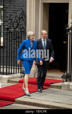 Londra, Inghilterra - 04 giugno 2019: (L-R) Filippo maggio, del Primo Ministro britannico Theresa Maggio al 10 di Downing Street per un incontro il secondo giorno di U.S. Il presidente e la First Lady del tre-giorni di visita di Stato. Gary Mitchell/Alamy Live News. Foto Stock