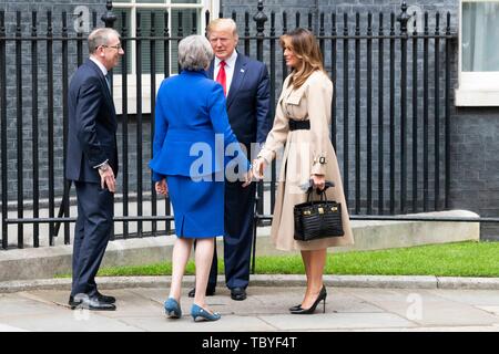 Londra, Regno Unito. 04 Giugno, 2019. PM Theresa Maggio accoglie il presidente Donald Trump e la First Lady Melania Trump a 10 Downing Street. Londra, Regno Unito. 04/06/2019 | Utilizzo di credito in tutto il mondo: dpa picture alliance/Alamy Live News Foto Stock