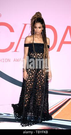 Brooklyn, NY, STATI UNITI D'AMERICA. Il 3 giugno, 2019. Ciara presso gli arrivi per 2019 Consiglio degli stilisti d'America CFDA Awards, il Brooklyn Museum, Brooklyn, NY Giugno 3, 2019. Credito: Eli Winston/Everett raccolta/Alamy Live News Foto Stock