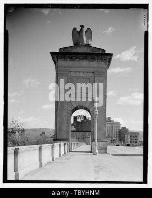 Market Street Bridge Spanning ramo nord del fiume Susquehanna, WilkesBarre, Luzerne County, PA Carrere e Hastings, architetti Atherton, Thomas H Davis, Benjamin Herman Rae, Walter S Carol A. Benenson e Associates, Wynnewood, PA, imprenditore Lavalley, M Pilar, trasmettitore Tanner, Lewis, fotografo Perloff, Carol Benenson, storico Foto Stock