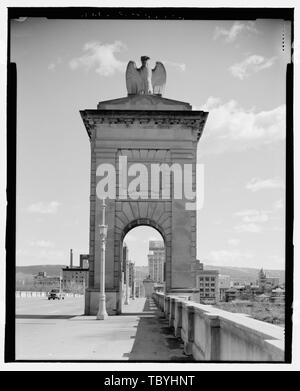 Market Street Bridge Spanning ramo nord del fiume Susquehanna, WilkesBarre, Luzerne County, PA Carrere e Hastings, architetti Atherton, Thomas H Davis, Benjamin Herman Rae, Walter S Carol A. Benenson e Associates, Wynnewood, PA, imprenditore Lavalley, M Pilar, trasmettitore Tanner, Lewis, fotografo Perloff, Carol Benenson, storico Foto Stock