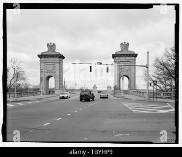 Market Street Bridge Spanning ramo nord del fiume Susquehanna, WilkesBarre, Luzerne County, PA Carrere e Hastings, architetti Atherton, Thomas H Davis, Benjamin Herman Rae, Walter S Carol A. Benenson e Associates, Wynnewood, PA, imprenditore Lavalley, M Pilar, trasmettitore Tanner, Lewis, fotografo Perloff, Carol Benenson, storico Foto Stock