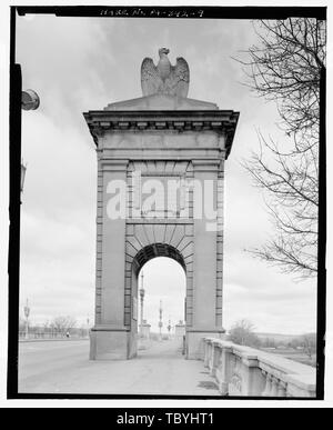 Market Street Bridge Spanning ramo nord del fiume Susquehanna, WilkesBarre, Luzerne County, PA Carrere e Hastings, architetti Atherton, Thomas H Davis, Benjamin Herman Rae, Walter S Carol A. Benenson e Associates, Wynnewood, PA, imprenditore Lavalley, M Pilar, trasmettitore Tanner, Lewis, fotografo Perloff, Carol Benenson, storico Foto Stock