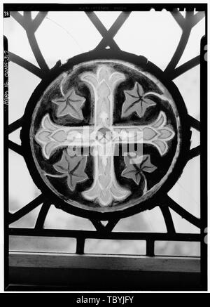 Maggio 1968 PARTICOLARE VETRATA, lato nord, FOLIATED croce greca Chiesa della Trinità (P. E.), 651 Pequot Road, Southport, Fairfield County, CT Foto Stock