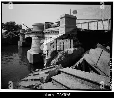 Angolo nord-est, est anteriore ingresso North Bridge, Spaning ingresso nord dal Lago Michigan per Fiftyninth Street Marina (5900S), Chicago, Contea di Cook, il Strobel, C L WegmanFrench, Lysa trasmettitore Foto Stock