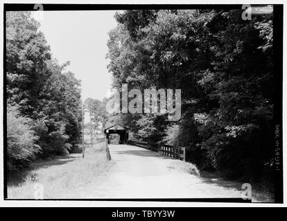 Approccio del nord e del portale. Red Oak Creek bridge spanning (grande) Red Oak Creek, Huel strada marrone (coperto Bridge Road), Woodbury, Meriwether County, GA Foto Stock