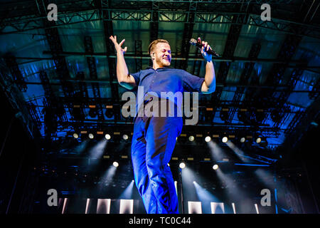 Firenze, Italia. 02Giugno, 2019. Dan Reynolds, Wayne sermone Ben McKee e Daniel Platzman aka immaginare Draghi ha scelto l'Italia per eseguire nell'unica tappa europea del loro tour. Il 2 giugno la band statunitense ha preso la fase del Visarno Arena a Firenze per eseguire in tutti i loro più grandi successi di record. Il concerto è stato organizzato da Livenation Italia. Credito: Luigi Rizzo/Pacific Press/Alamy Live News Foto Stock