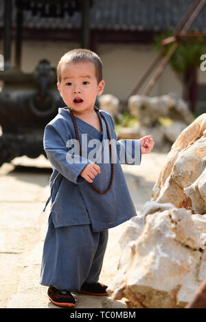 Carino piccolo monaco, i bambini della fotografia. Foto Stock