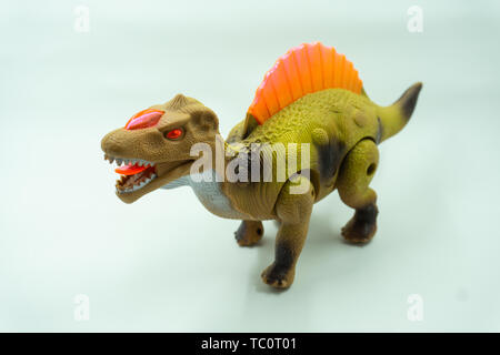 Un giocattolo dinosauri isolati su sfondo bianco. Plastice dinosauri giocattoli su sfondo bianco, idea per far giocare i bambini e potranno godere di ore di fantasiose , Foto Stock