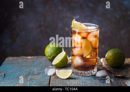 Fresche fatte Cuba Libre Foto Stock