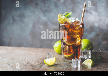 Fresche fatte Cuba Libre Foto Stock