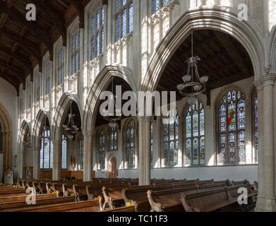 Interno della chiesa della Santa Trinità, Long Melford, Suffolk, Inghilterra, Regno Unito medieval vetrate Foto Stock