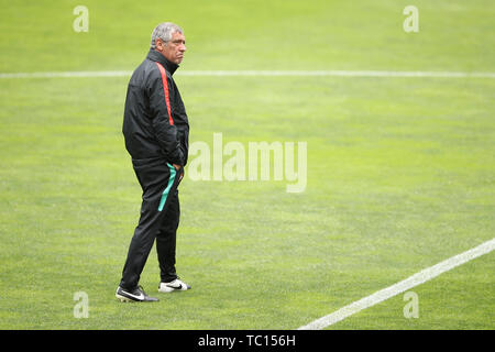 Il Portogallo head coach Fernando Santos durante la sessione di formazione a Estadio do Bessa, Porto. Foto Stock