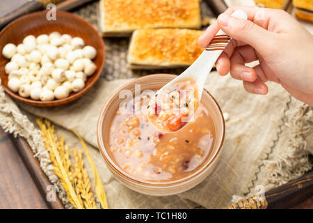 Grana grossa porridge Foto Stock