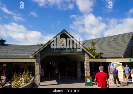 ROTORUA, Nuova Zelanda - 10 ottobre 2018: vista dell'ingresso del paese delle meraviglie termali di Wai-O-Tapu. Copia spazio per il testo Foto Stock