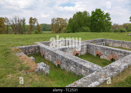 Rovine di Abusina (Abusena), un castra Romano (avamposto militare) e più tardi la città sul Limes germanico frontier al fiume Danubio vicino a Eining, Baviera, Ge Foto Stock